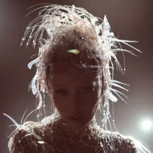 MILEY CYRUS - SOMETHING BEAUTIFUL