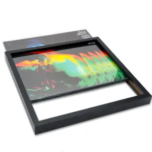 Kehys vinyylilevyn kansille